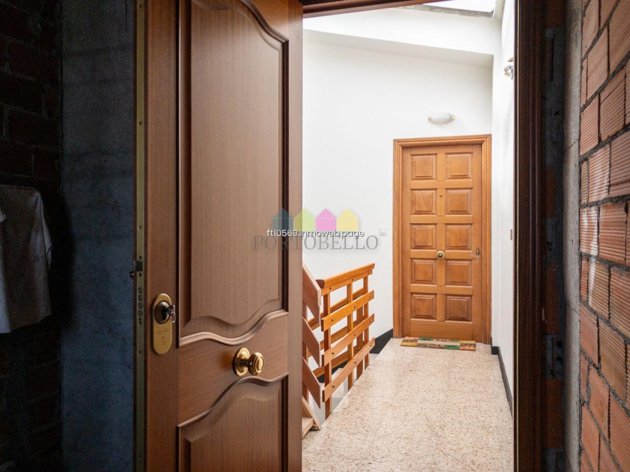 Oportunidad única en el centro de Vilalba - 2 pisos de 138 m² cada uno en ladrillo  Edificio bien conservado del 87 | 5 estancias + 2 baños por piso | Balcón | Sin ascensor | Vistas despejadas